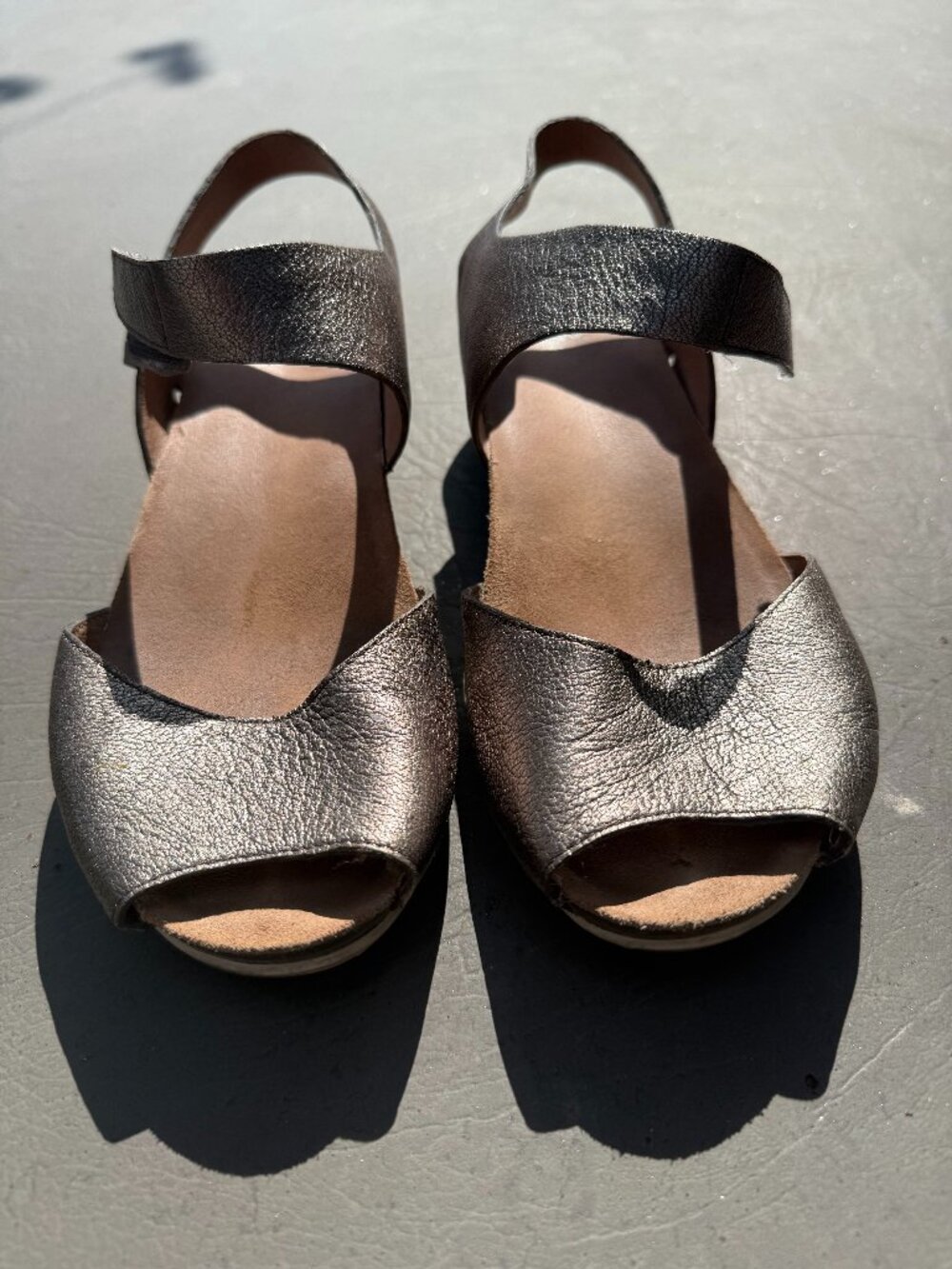 Dansko Vera Pewter Leather Peep toe Wedges – Sz 37